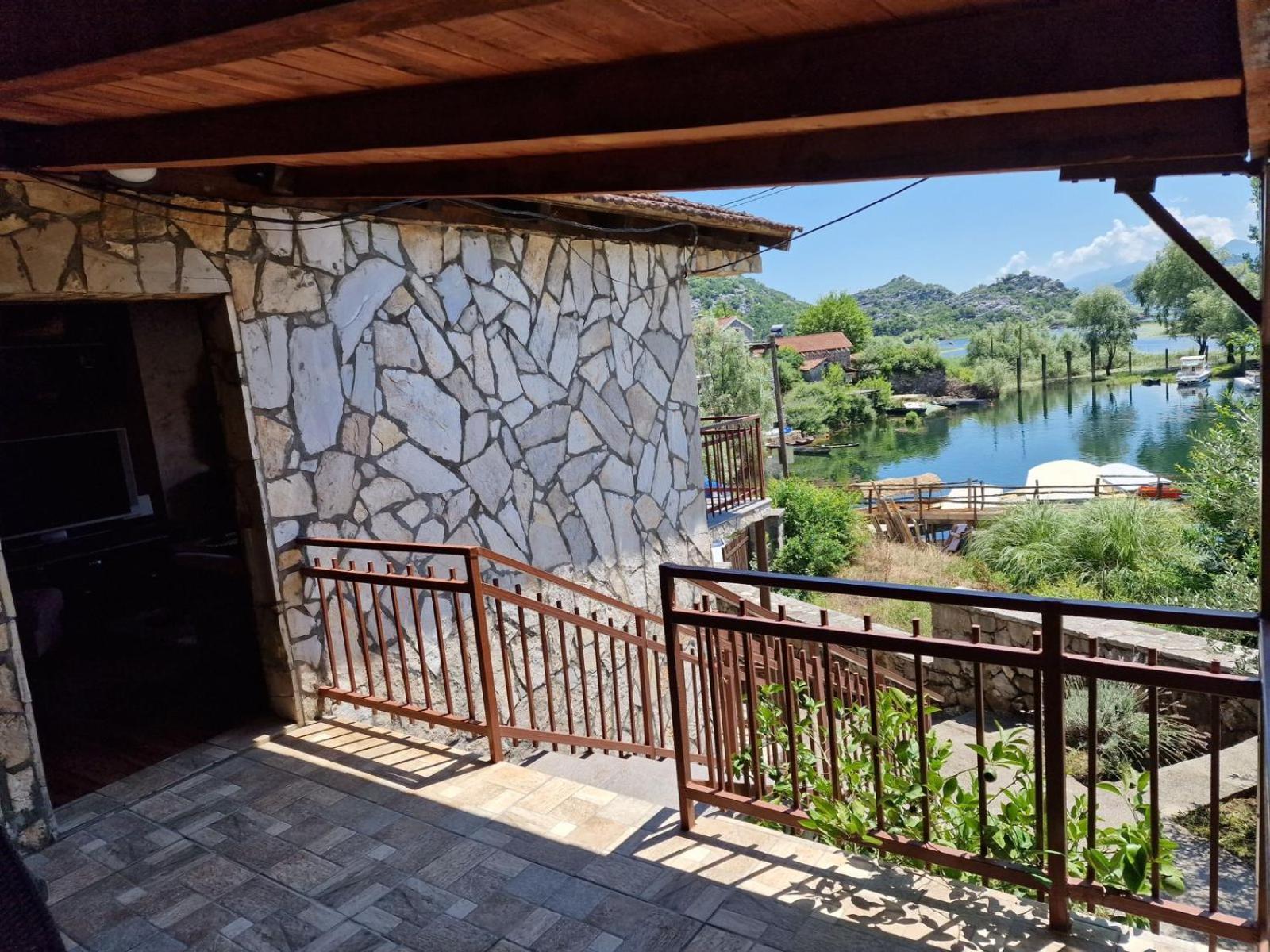Lakeside Oasis Home Karuc Exterior photo